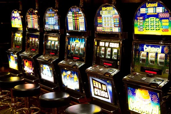 Jurassic Kingdom slot game interface showing reels and paytable on bursa33